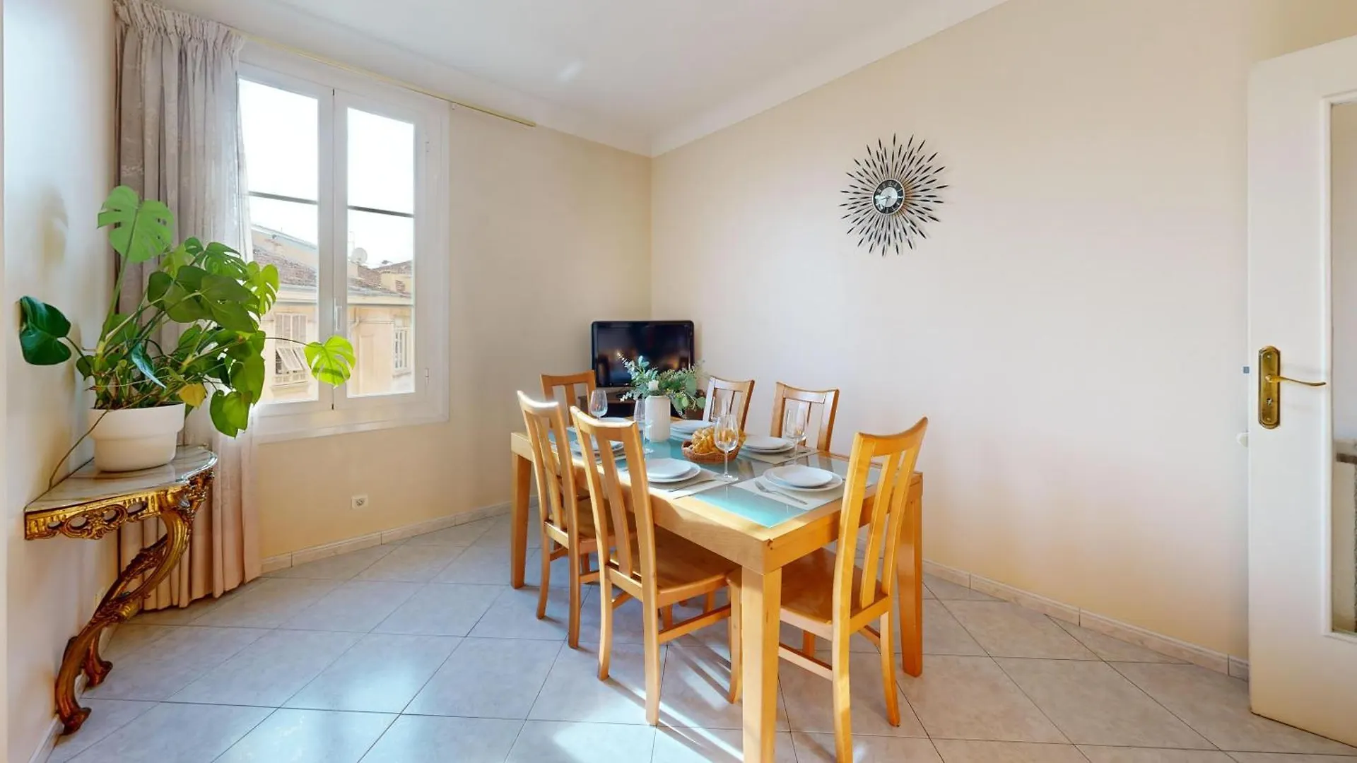 Apartment 3 Bedroom Flat, 50 Metres From Monaco! Beausoleil
