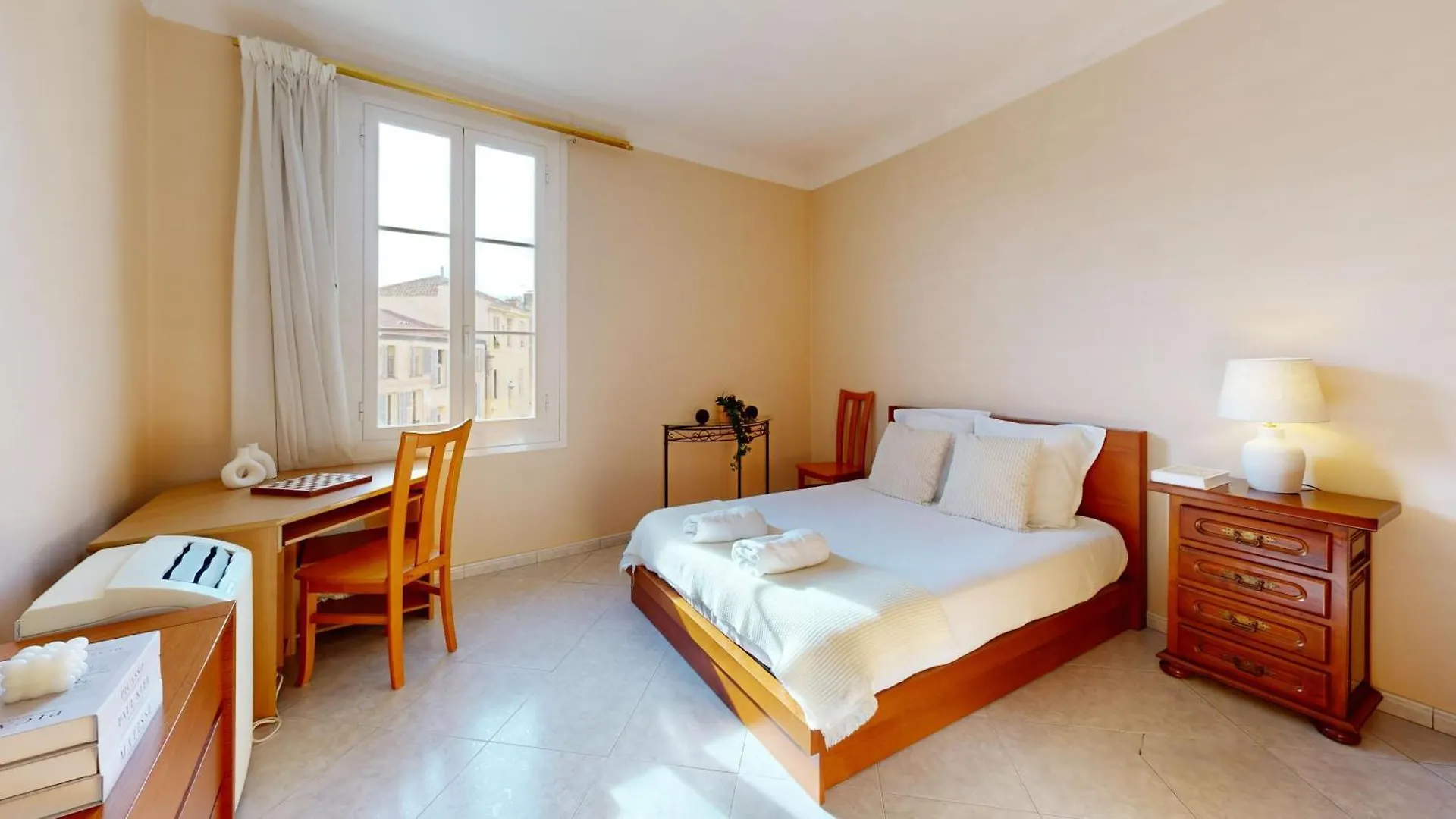 3 Bedroom Flat, 50 Metres From Monaco! Beausoleil Francia